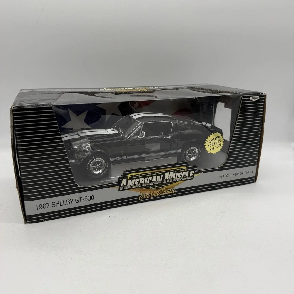 ERTL 39228 American Muscle 1967 Shelby GT-500 Black 1:18 Scale 2005 Die-Cast Car